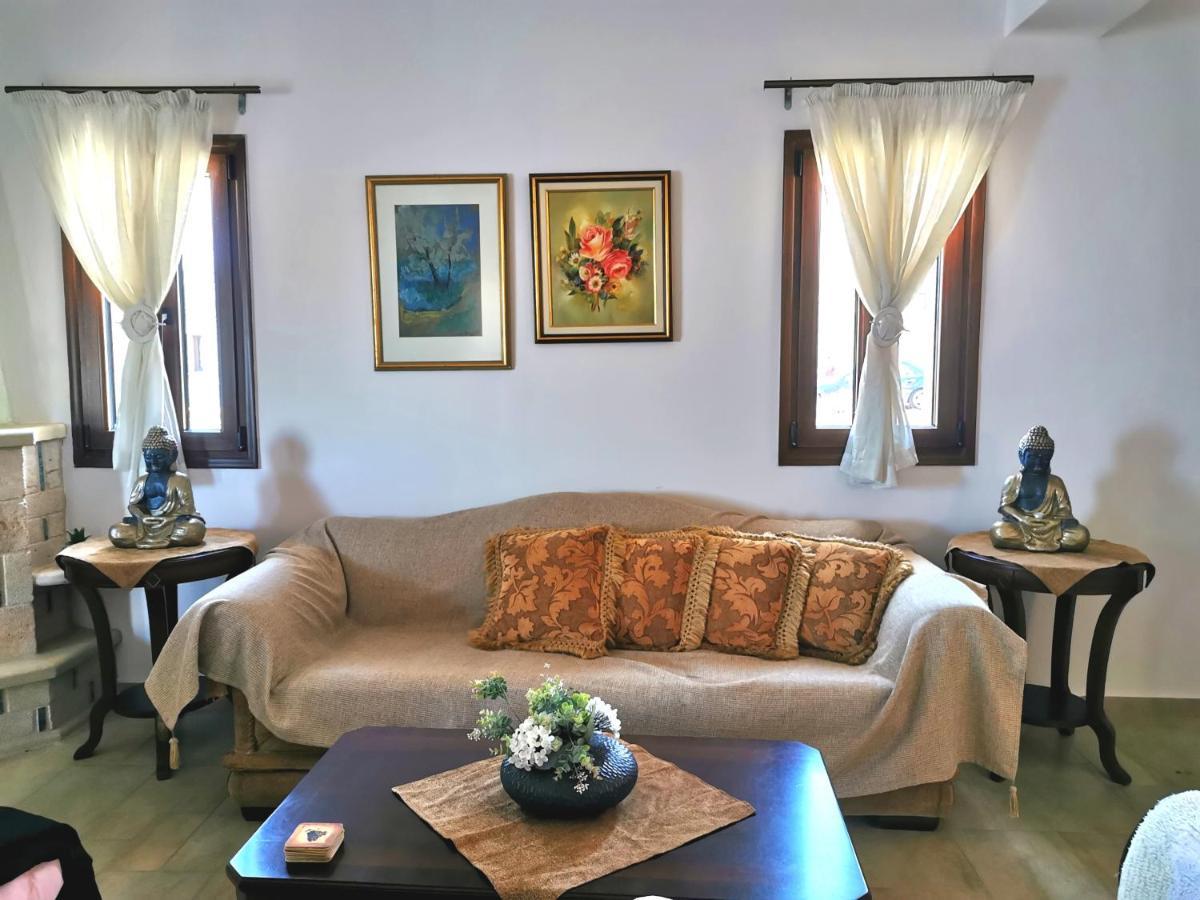 Athevillas Antonis Mína Buitenkant foto