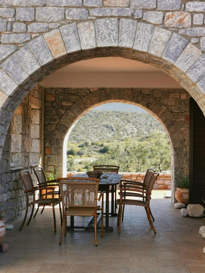 Athevillas Antonis Mína Buitenkant foto