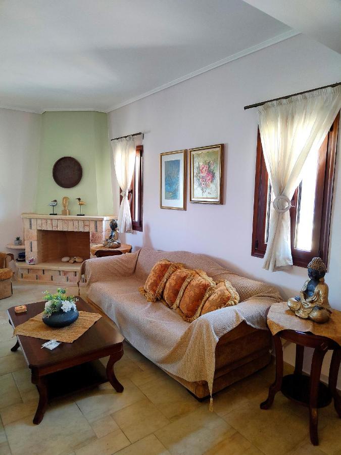 Athevillas Antonis Mína Buitenkant foto