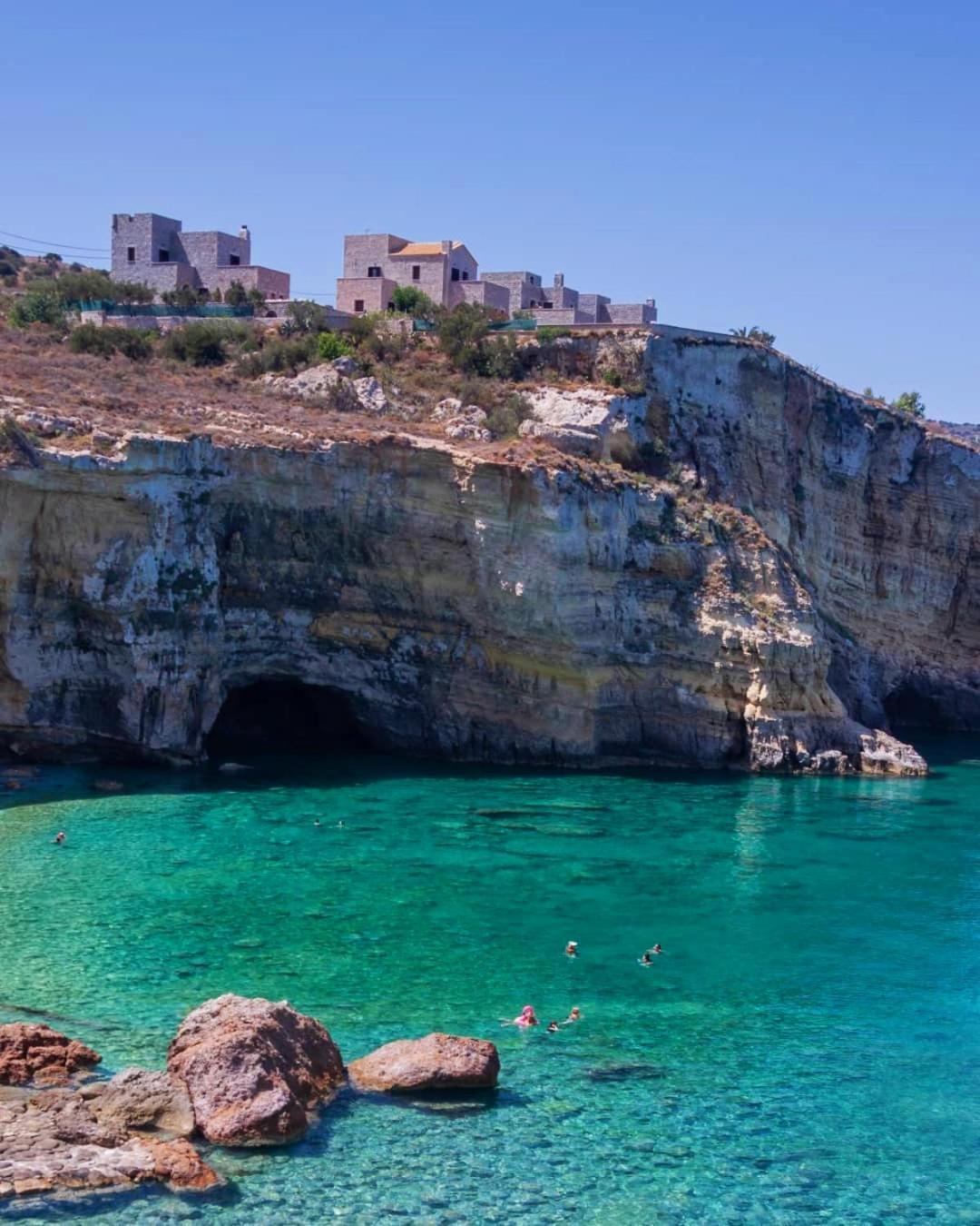 Athevillas Antonis Mína Buitenkant foto
