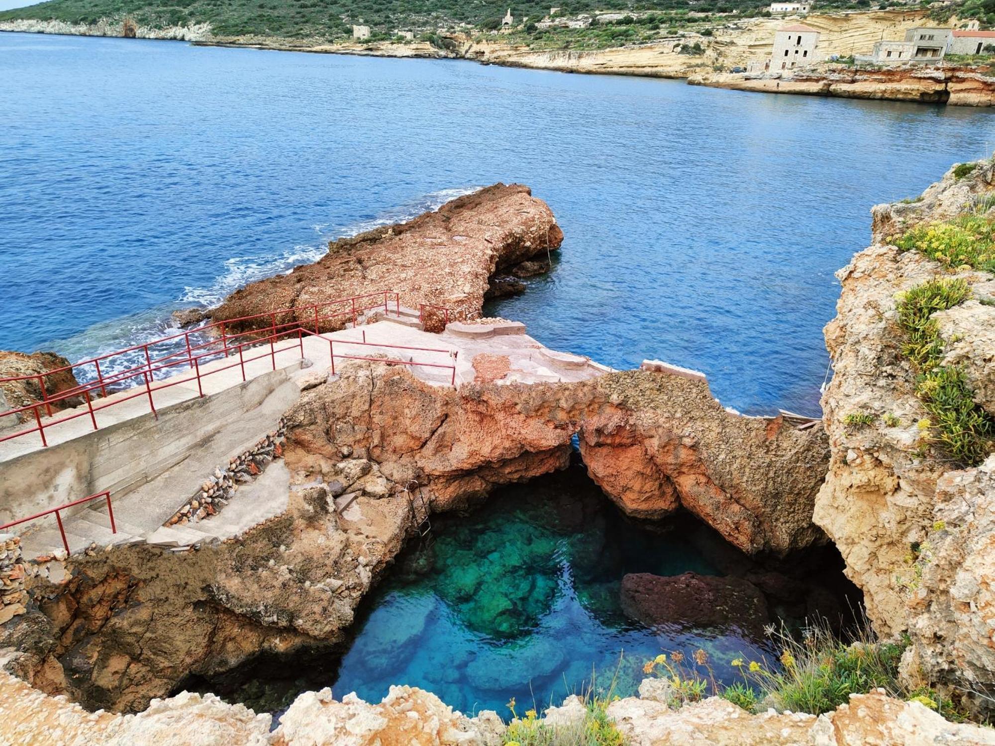 Athevillas Antonis Mína Buitenkant foto
