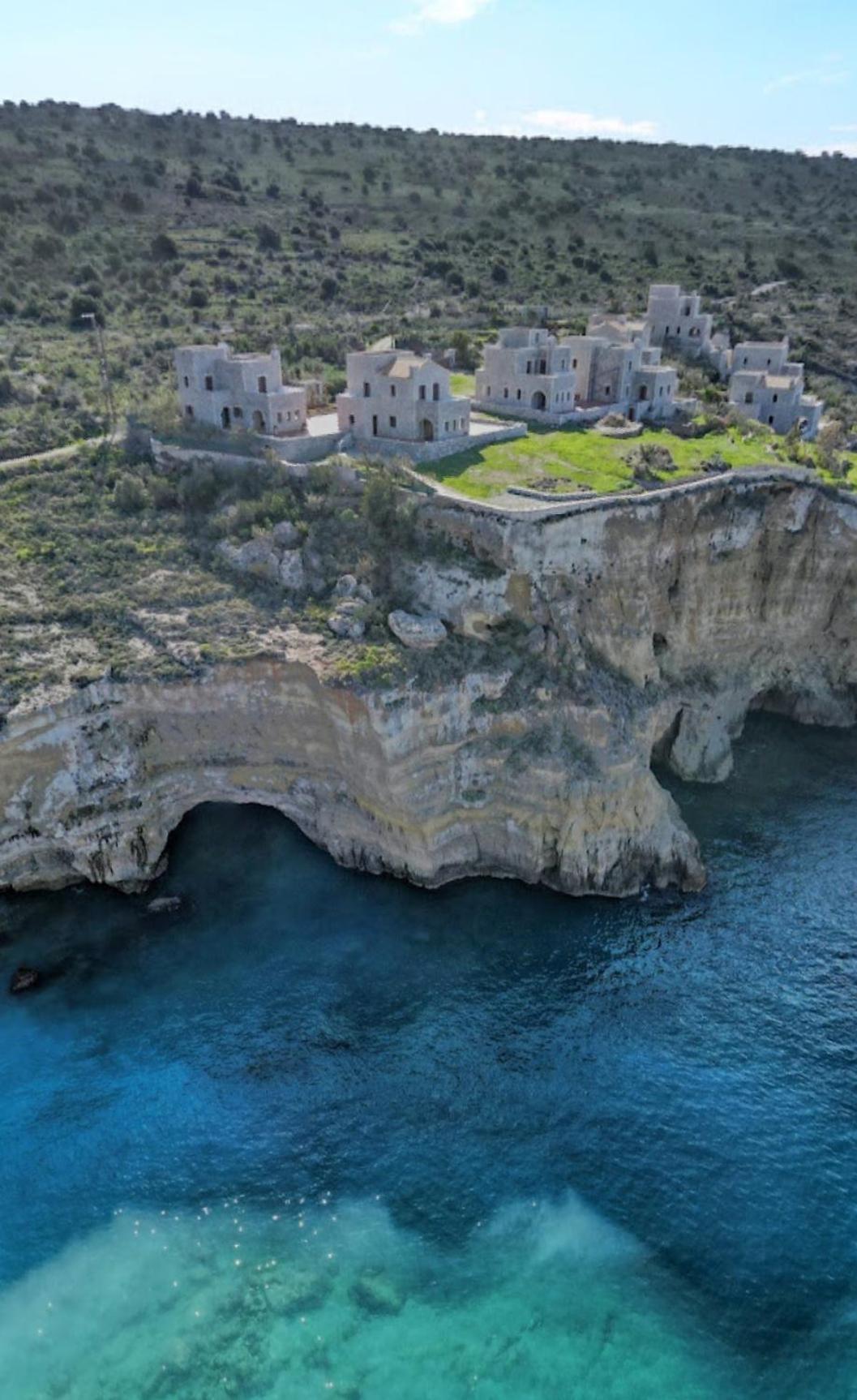 Athevillas Antonis Mína Buitenkant foto