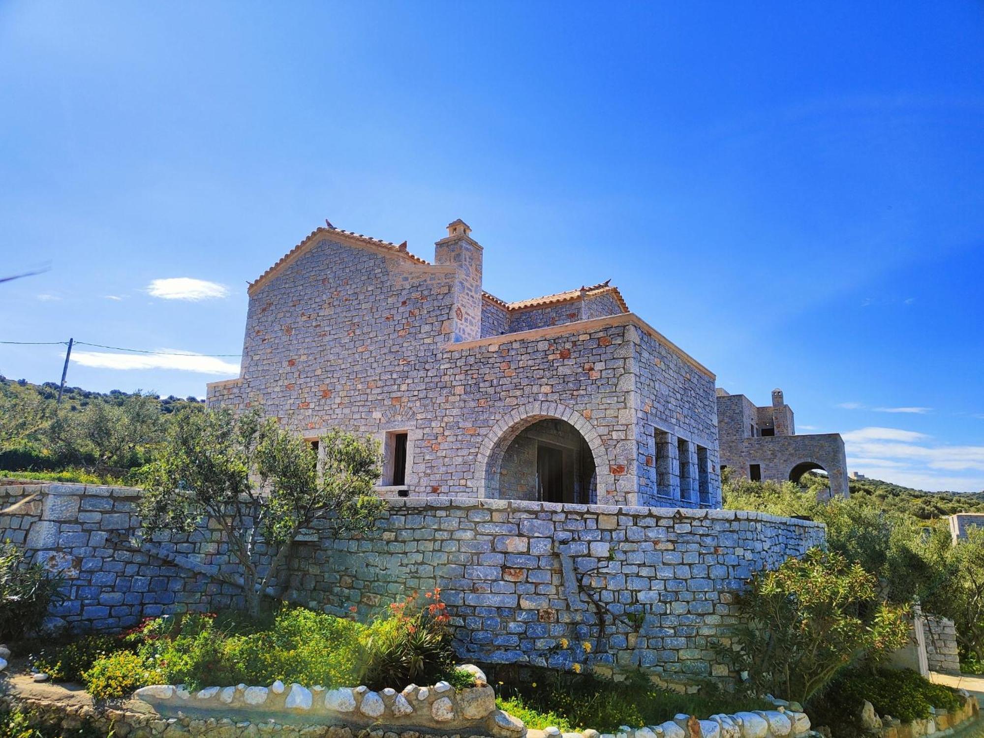 Athevillas Antonis Mína Buitenkant foto