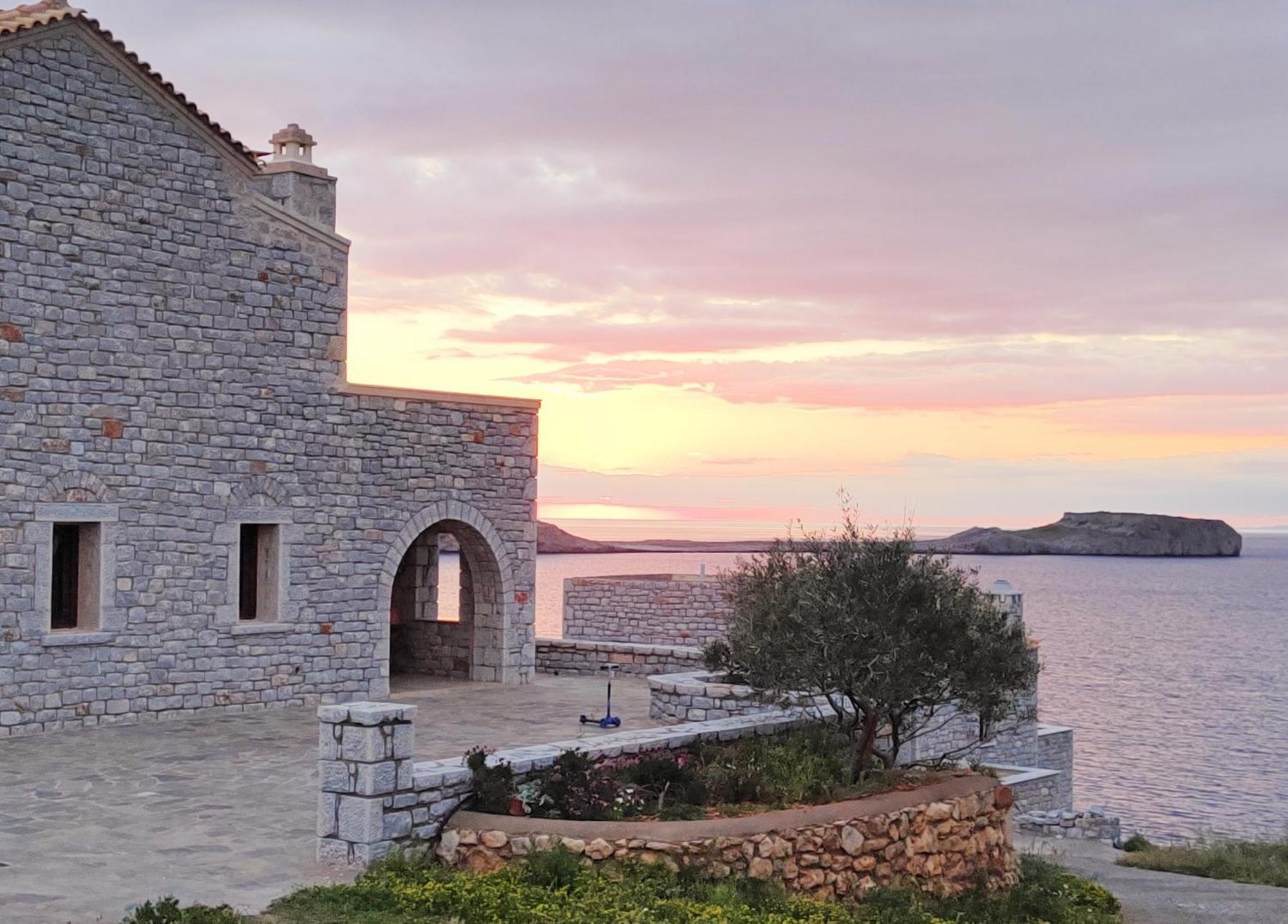 Athevillas Antonis Mína Buitenkant foto