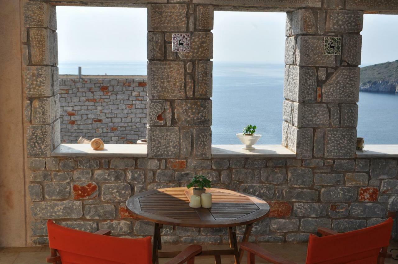 Athevillas Antonis Mína Buitenkant foto
