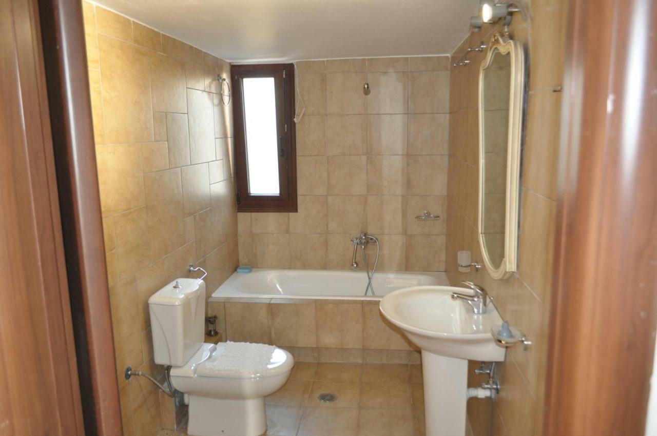 Athevillas Antonis Mína Buitenkant foto