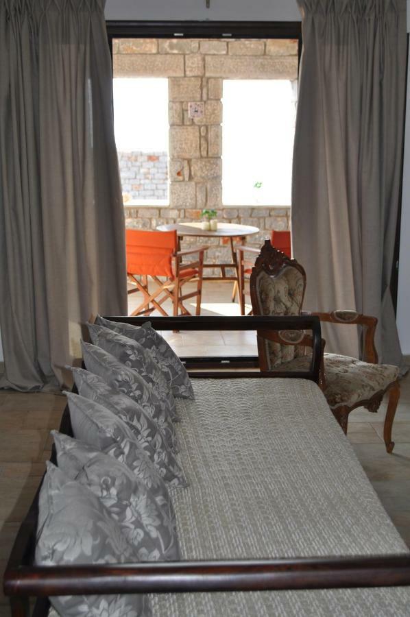Athevillas Antonis Mína Buitenkant foto