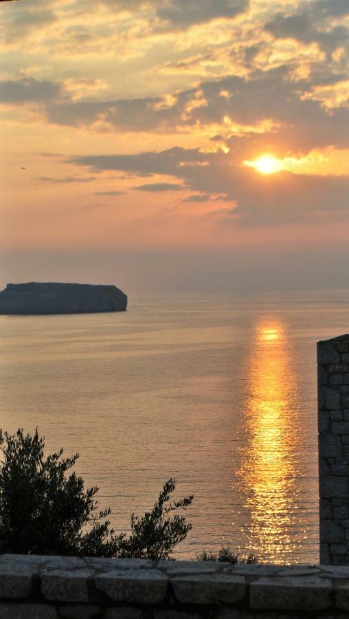 Athevillas Antonis Mína Buitenkant foto