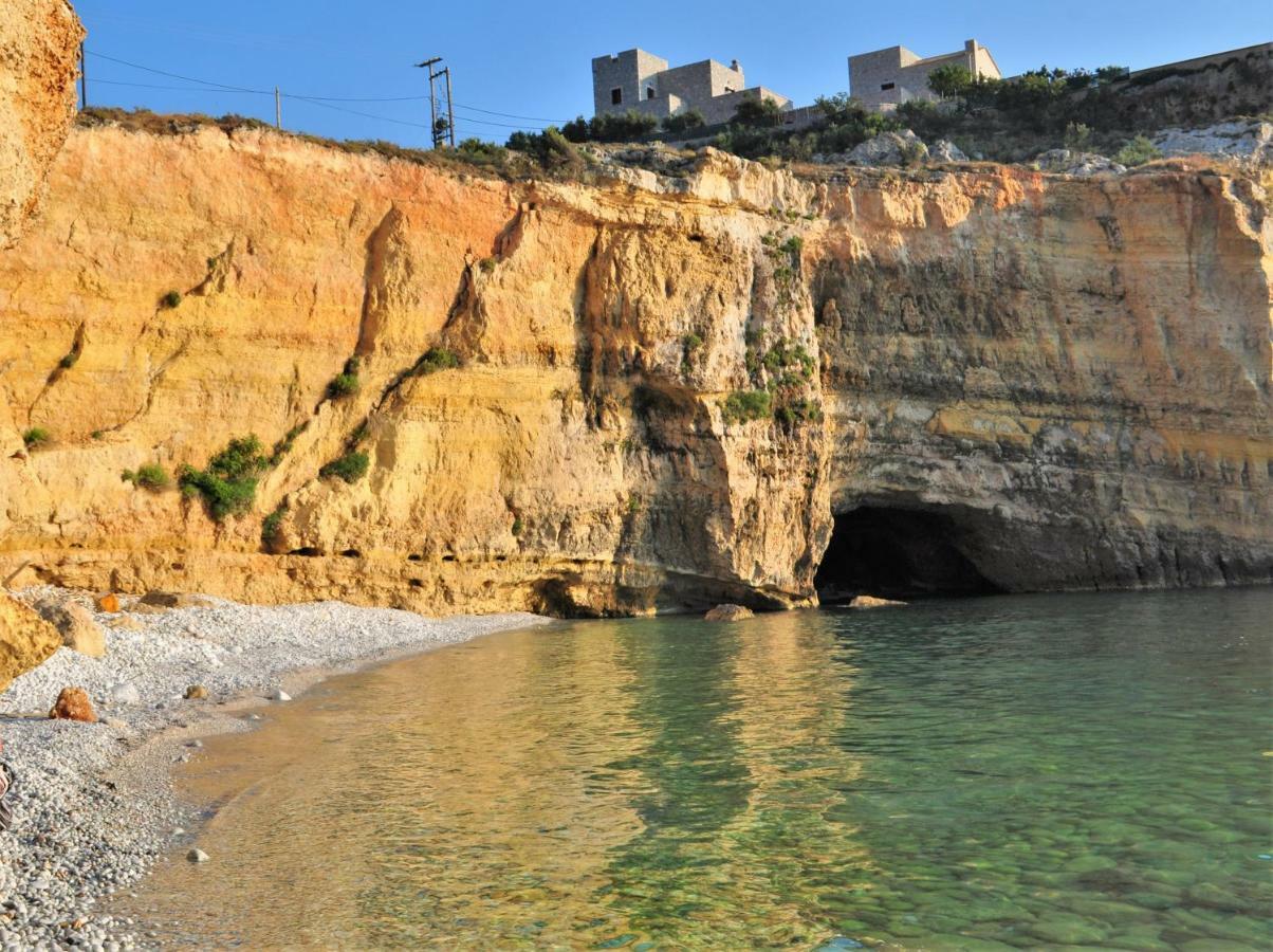 Athevillas Antonis Mína Buitenkant foto