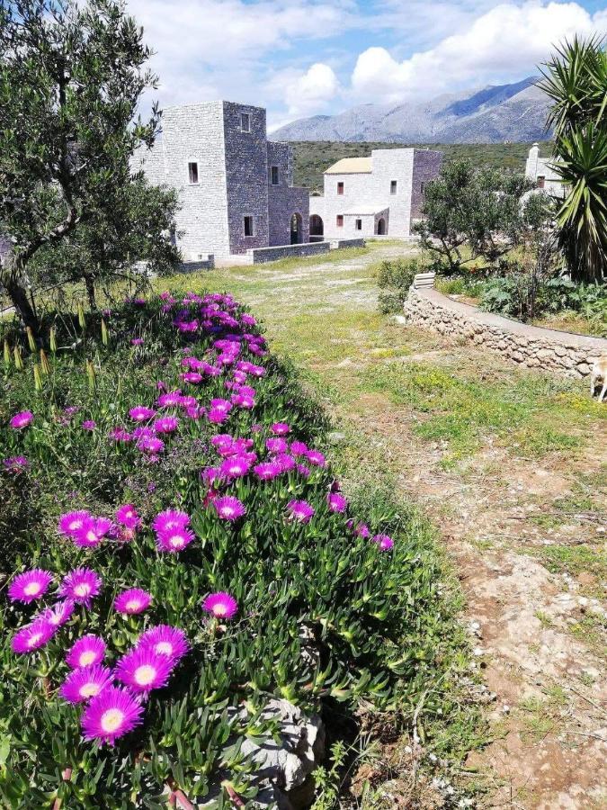 Athevillas Antonis Mína Buitenkant foto